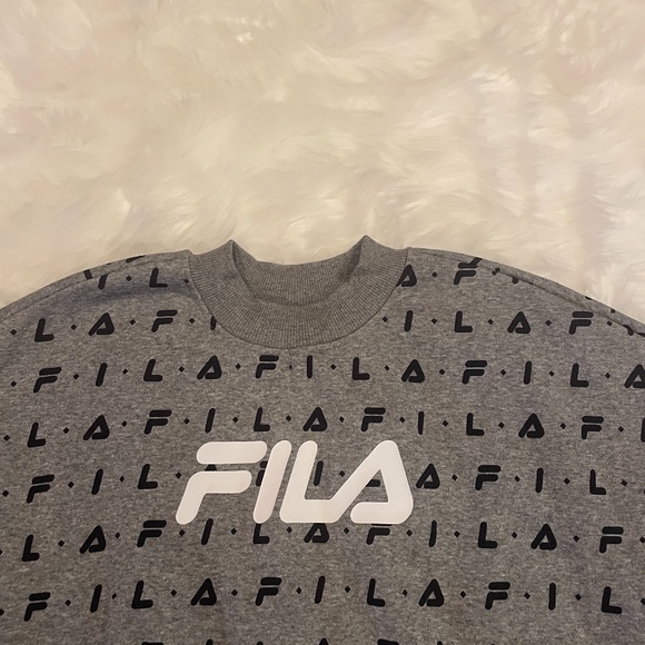 Fila All Over Logo Cropped Womens Crew Neck Sweater Gray SW211127-027 NEW Sz M - Picture 2 of 5